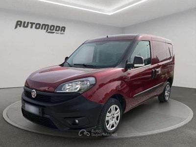 Begagnad Fiat Doblò 95 HK (69 kW) 2020 Röd Minibuss