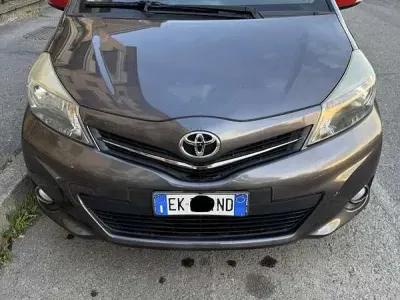 Usata Toyota Yaris Lounge 99 CV (72 kW) 2012 Utilitaria