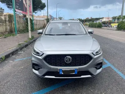 Usata MG ZS Luxury 111 CV (81 kW) 2024 Argento SUV