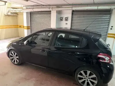 Usata Peugeot 208 Active 92 CV (67 kW) 2014 Nero Utilitaria
