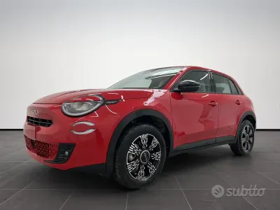 Nuova Fiat 600 Icon 136 CV (100 kW) 2026 Rosso passione pastello SUV