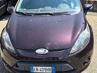 Begagnad Ford Fiesta 96 HK (70 kW) 2011 Röd Halvkombi