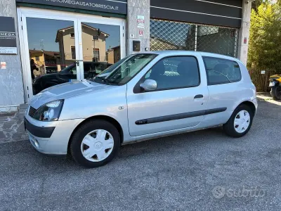 Gebraucht Renault Clio II 75 PS (55 kW) 2003 Grau Kleinwagen