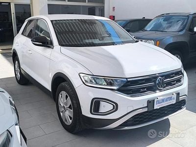 Usata VW T-Roc Life 110 CV (80 kW) 2022 Bianco SUV