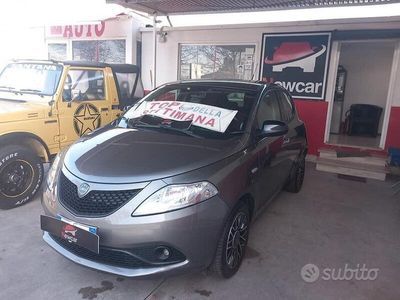 usata Lancia Ypsilon 1.2 69 CV 5 porte Gold km 57000 sens. monitor garanzia