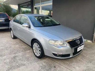 Usata VW Passat 140 CV (102 kW) 2006 Grigio Berlina