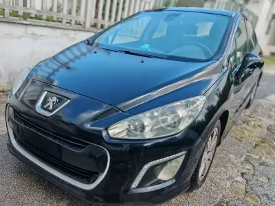 Usata Peugeot 308 Active 92 CV (67 kW) 2012 Nero Berlina