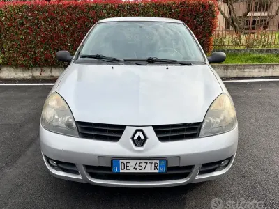 Usata Renault Clio II Dynamique 58 CV (42 kW) 2007 Grigio Berlina