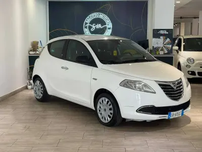 Usata Lancia Ypsilon 69 CV (50 kW) 2013 Bianco Utilitaria
