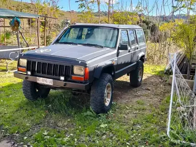 Usata Jeep Cherokee 116 CV (85 kW) 1995 Nero SUV