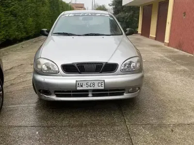 Usata Chevrolet Lanos 106 CV (77 kW) 1998 Grigio Berlina