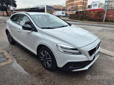 Usata Volvo V40 CC Business Edition 120 CV (88 kW) 2018 Bianco Station wagon