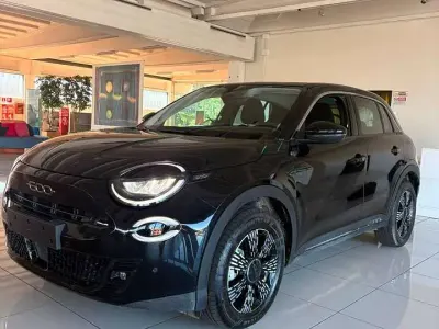 Usata Fiat 600 136 CV (100 kW) 2025 Nero SUV