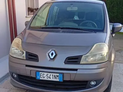 Usata Renault Grand Modus 75 CV (55 kW) 2011 Grigio Monovolume
