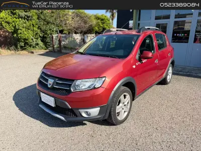 Usata Dacia Sandero Prestige 90 CV (66 kW) 2014 Rosso Berlina
