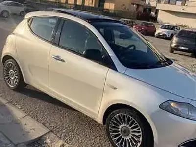 Usata Lancia Ypsilon Platinum 69 CV (50 kW) 2012 Utilitaria