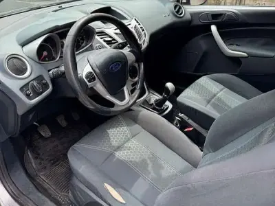 Usata Ford Fiesta Titanium 82 CV (60 kW) 2010 Argento Berlina