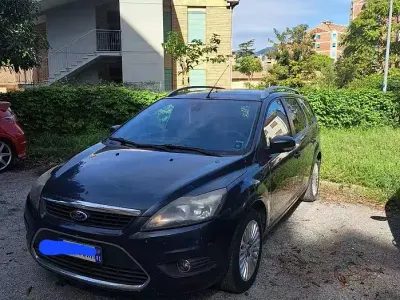 Usata Ford Focus Titanium 100 CV (73 kW) 2010 Grigio Station wagon