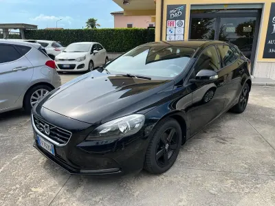 Usata Volvo V40 Summum 115 CV (84 kW) 2014 Nero Berlina