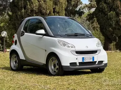 Begagnad Smart ForTwo Coupé Pure 61 HK (44 kW) 2011 Vit Sportkupé