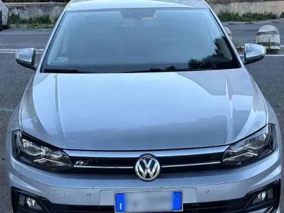 Usata VW Polo R-line 95 CV (69 kW) 2019 Argento Utilitaria