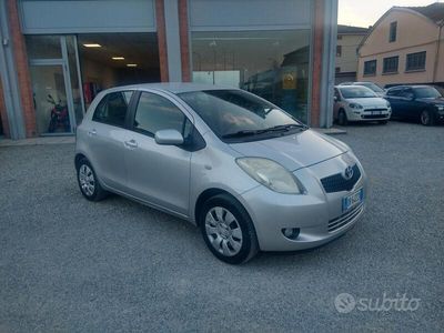 usata Toyota Yaris 1.0 5 porte OK NEOPATENTATI