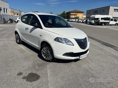 Usata Lancia Ypsilon Platinum 69 CV (50 kW) 2013 Bianco Utilitaria