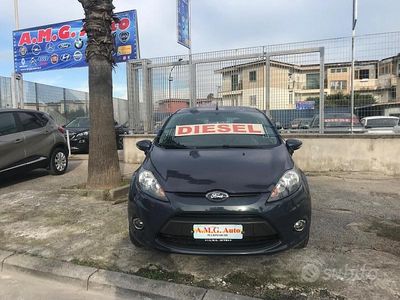 Usata Ford Fiesta Titanium 70 CV (51 kW) 2011 Grigio Utilitaria