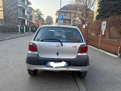 Usata Toyota Yaris 65 CV (47 kW) 2006 Grigio Berlina