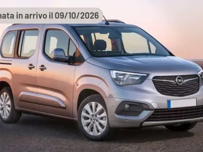 Begagnad Opel Combo-e Life Elegance 100 kW (136 HK) 2024 Silver Minibuss