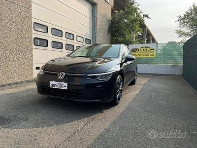 Usata VW Golf VII Life 150 CV (110 kW) 2021 Nero Utilitaria