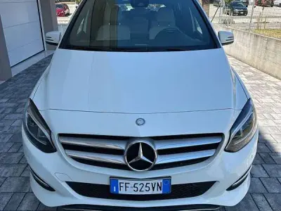 Usata Mercedes B180 109 CV (80 kW) 2016 Bianco Utilitaria