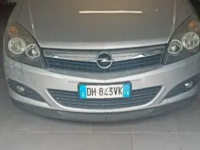 Usata Opel Astra GTC 125 CV (91 kW) 2008 Grigio Coupé