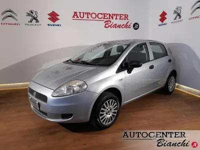 Usata Fiat Grande Punto Active 77 CV (56 kW) 2009 Grigio Utilitaria