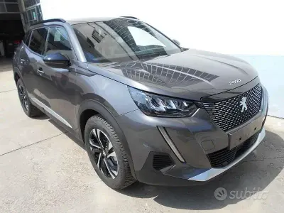 Usado Peugeot 2008 Allure 131 HP (96 kW) 2023 Cinzento SUV