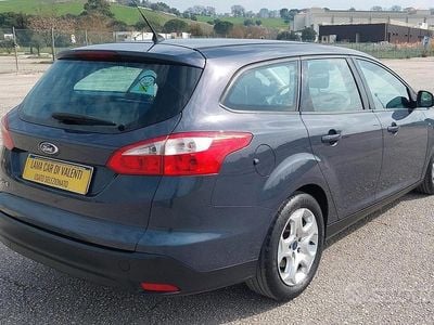 Usata Ford Focus 116 CV (85 kW) 2014 Grigio Station wagon