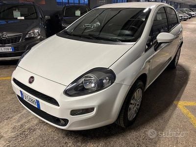 Bianco Usata 2015 Fiat Punto Lounge Berlina | 4900 € (Buon prezzo)