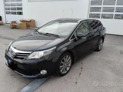 Käytetty Toyota Avensis 150 HP (110 kW) 2013 Harmaa Farmari