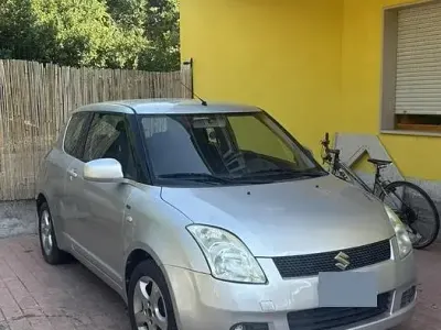 Usata Suzuki Swift 92 CV (67 kW) 2005 Grigio Utilitaria