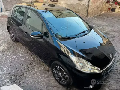 Usata Peugeot 208 Allure 68 CV (50 kW) 2015 Utilitaria