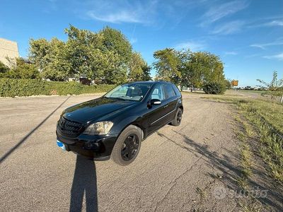 Usata Mercedes ML320 224 CV (164 kW) 2007 Nero SUV