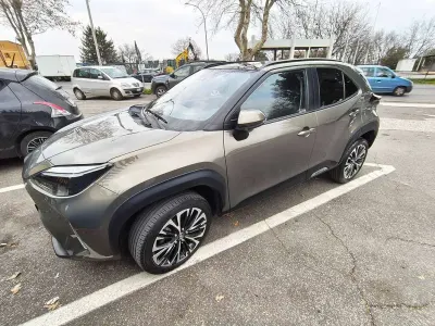 Usata Toyota Yaris Cross Lounge 92 CV (67 kW) 2023 Bronzo SUV