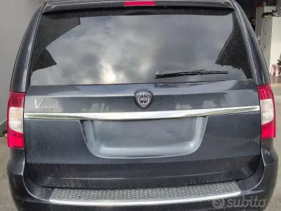 Usata Lancia Voyager Platinum 163 CV (119 kW) 2013 Blu Monovolume