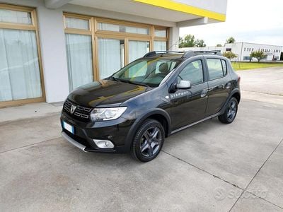 Usata Dacia Sandero Stepway 89 CV (65 kW) 2018 Nero Berlina