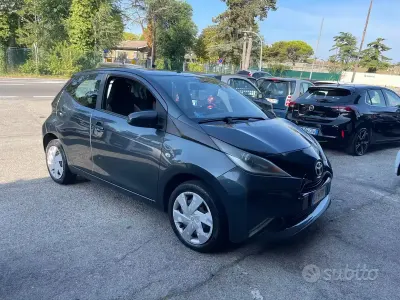 Usata Toyota Aygo X-play 69 CV (50 kW) 2015 Grigio Utilitaria