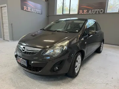 Usata Opel Corsa 85 CV (62 kW) 2014 Marrone Utilitaria