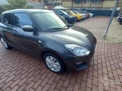Usata Suzuki Swift 90 CV (66 kW) 2020 Grigio Berlina