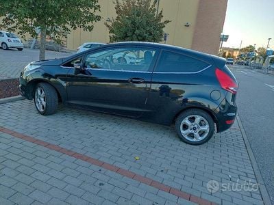 Begagnad Ford Fiesta 96 HK (70 kW) 2010 Svart Halvkombi