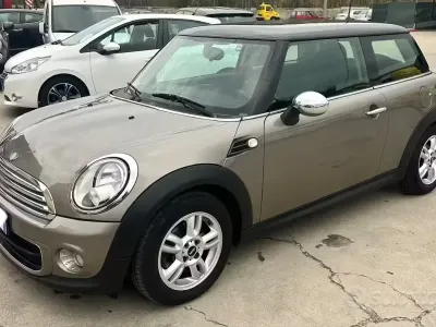 Begagnad Mini One D 90 HK (66 kW) 2013 Brun Halvkombi