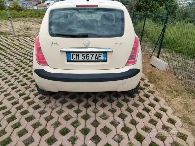 Usata Lancia Ypsilon 69 CV (50 kW) 2004 Giallo Utilitaria